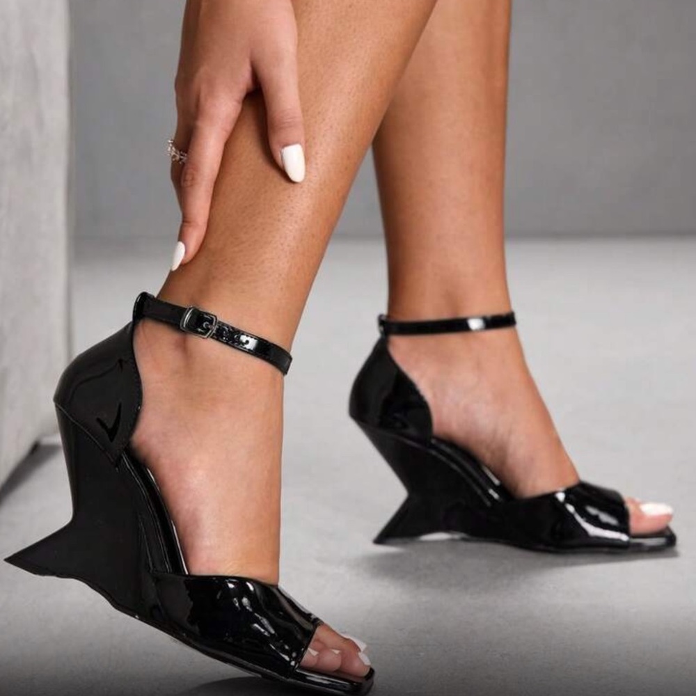 🆕 Patent Square Toe Wedge Sandals - Picture 6 of 10